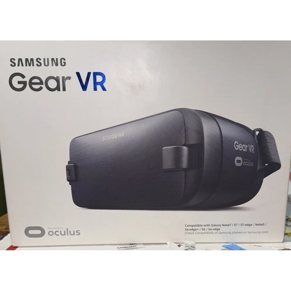 Samsung Gear VR Powered by Oculus SM-R323NBKAXAR Virtual Reality Headset